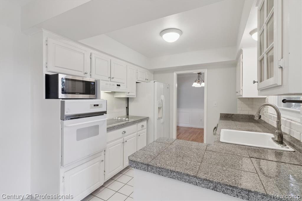 910 Jeffrey Drive, Northville, MI 48167 — Photo 12