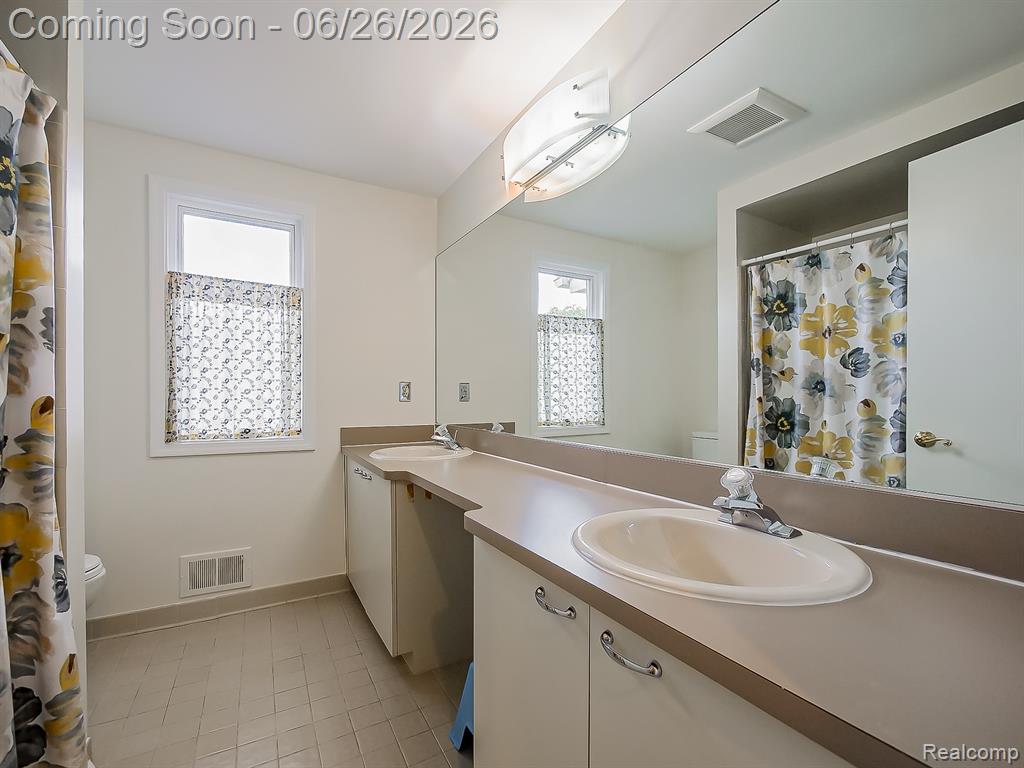 29523 Shenandoah Drive, Farmington, MI 48331 — Photo 15