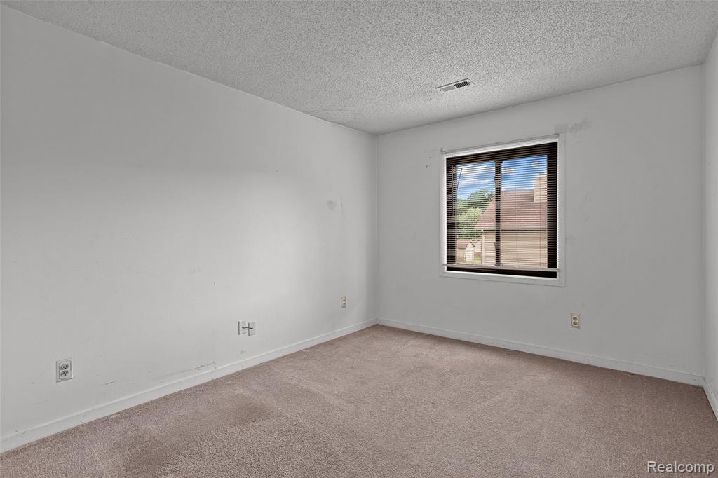 7147 Elmhurst, West Bloomfield, MI — Photo 10