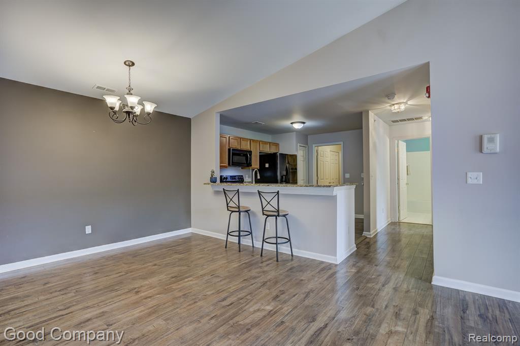 29567 NOTTINGHAM Circle, Livonia, MI 48152 — Photo 11