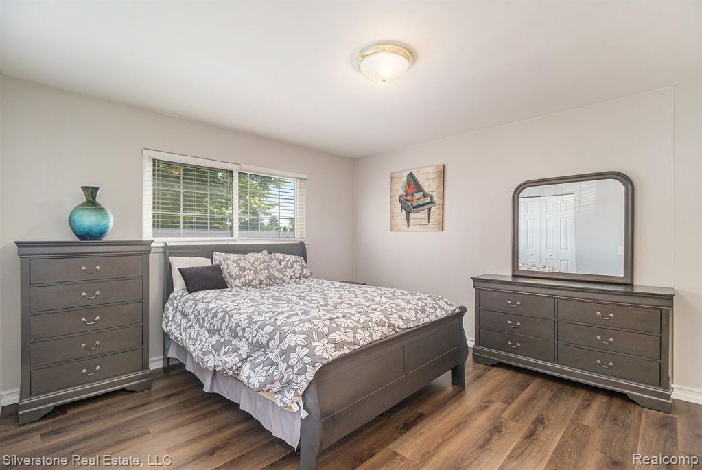 651 E FOX HILLS Drive, Bloomfield Hills, MI 48304 — Photo 11