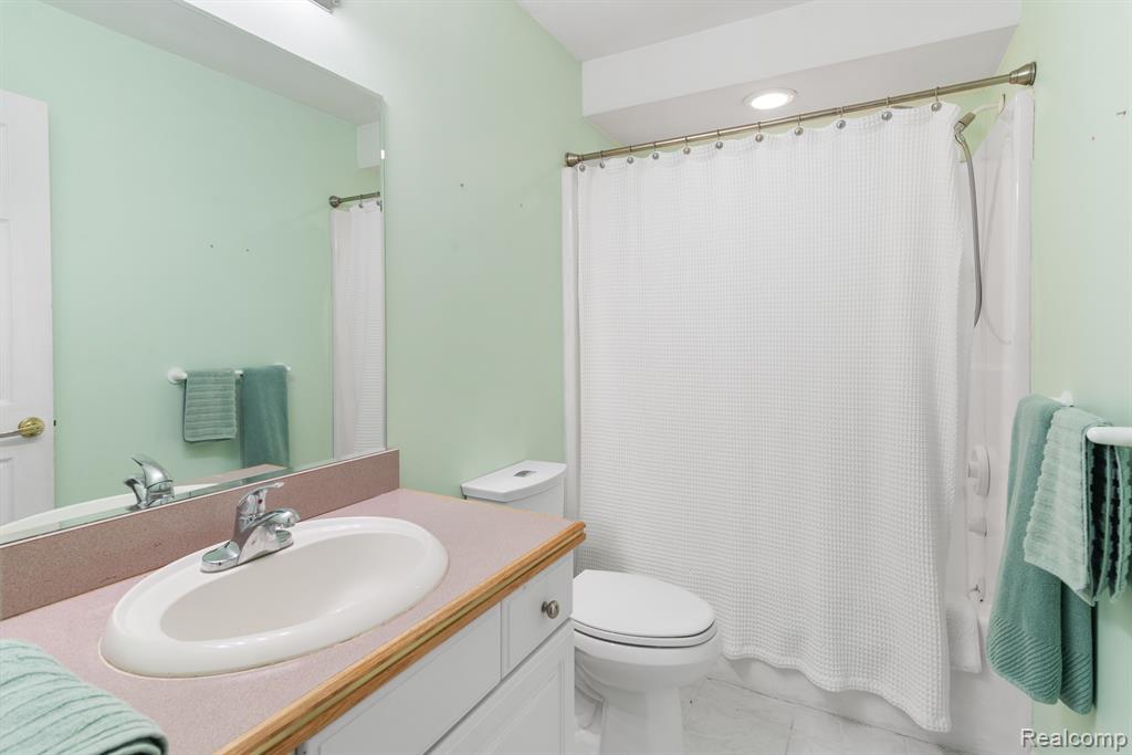 5218 HIGHPOINT Drive, Swartz Creek, MI 48473 — Photo 25