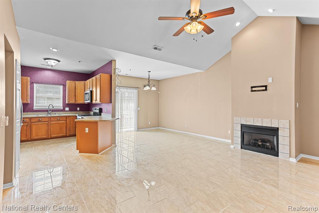 17211 Addington Drive, Commerce Twp, MI 48390 — Photo 3