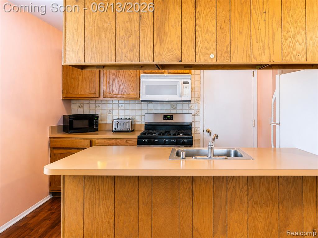1442 Mariner Drive, Walled Lake, MI 48390 — Photo 13