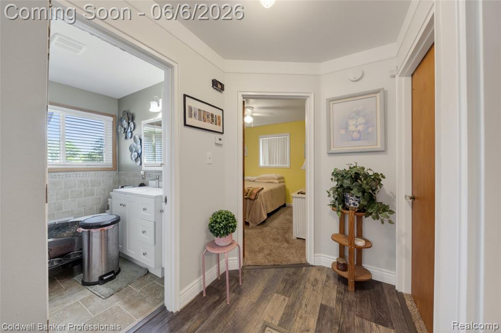 373 Tilmor Drive, Waterford, MI 48328 — Photo 16