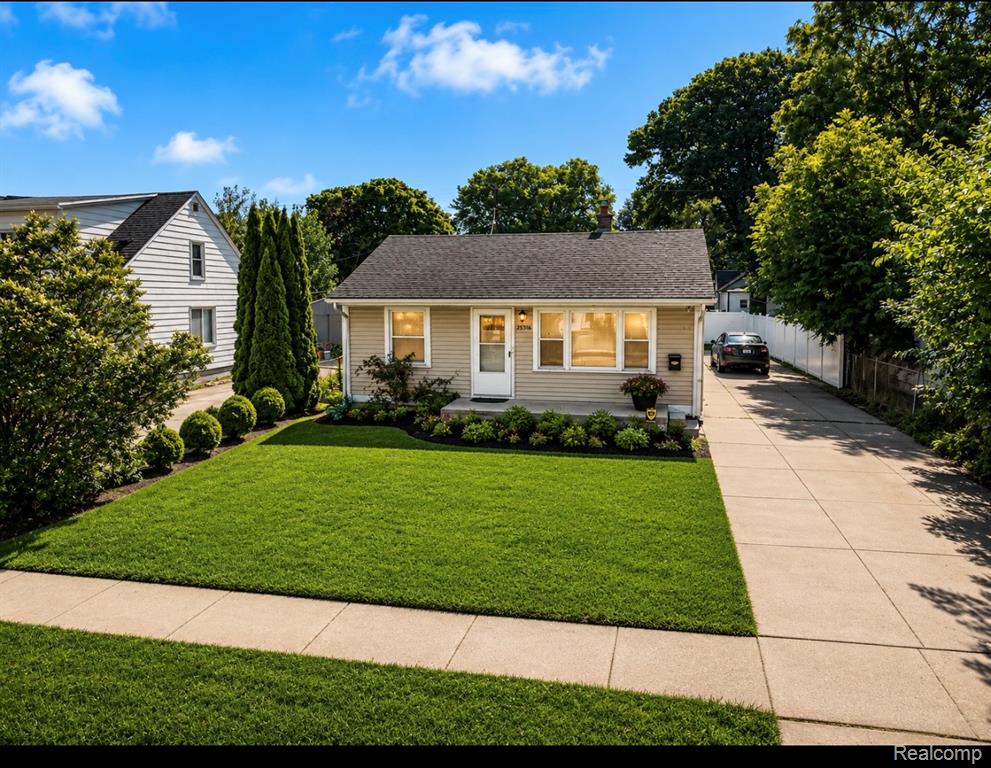 26536 Palmer Boulevard, Madison Heights, MI 48071