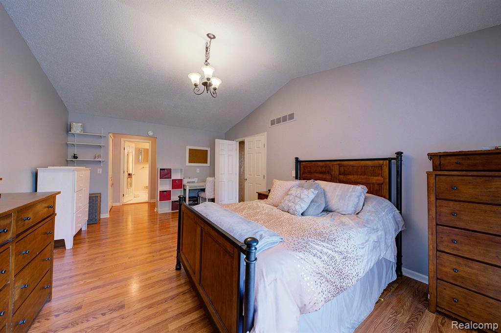 42582 WOODBRIDGE Drive, Canton, MI 48188 — Photo 13