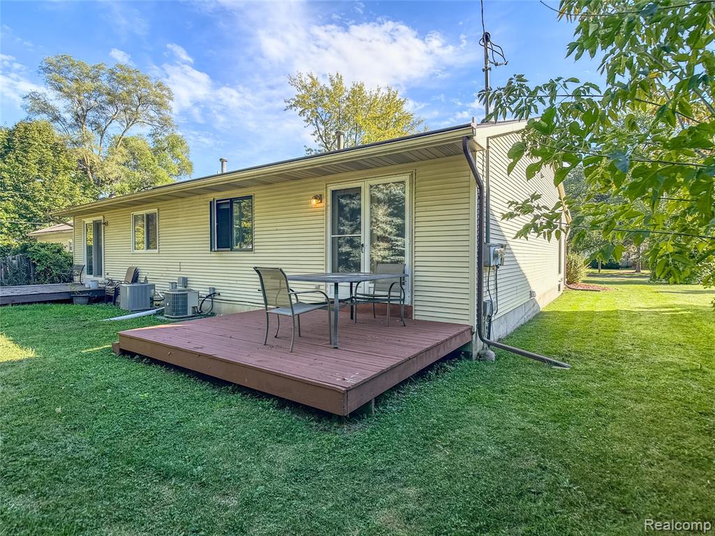 914 North Road, Fenton, MI 48430 — Photo 46