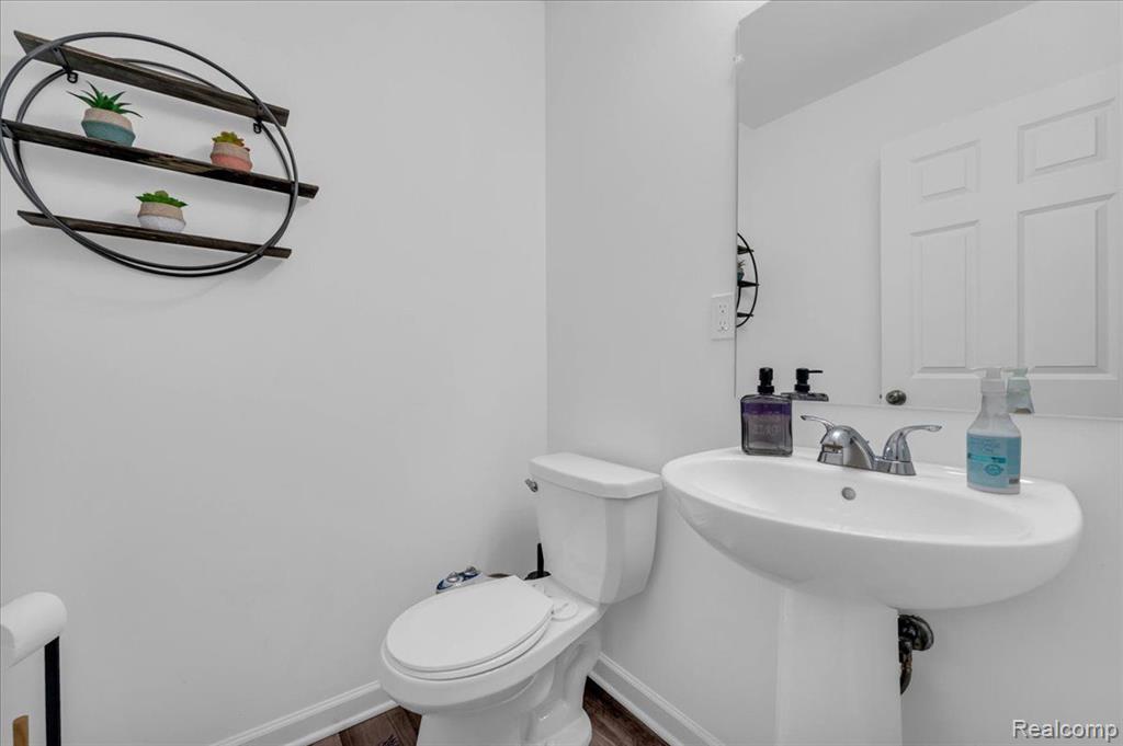 9556 NATURE VIEW Lane, Ypsilanti, MI 48197 — Photo 16