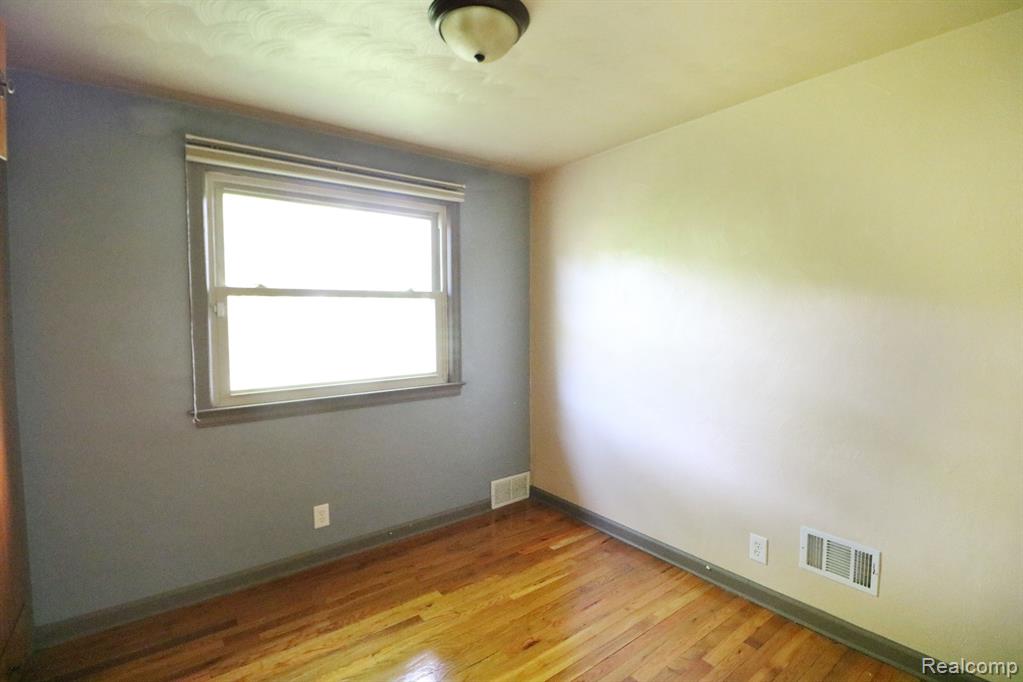 411 COMMONWEALTH Avenue, Flint, MI 48503 — Photo 10