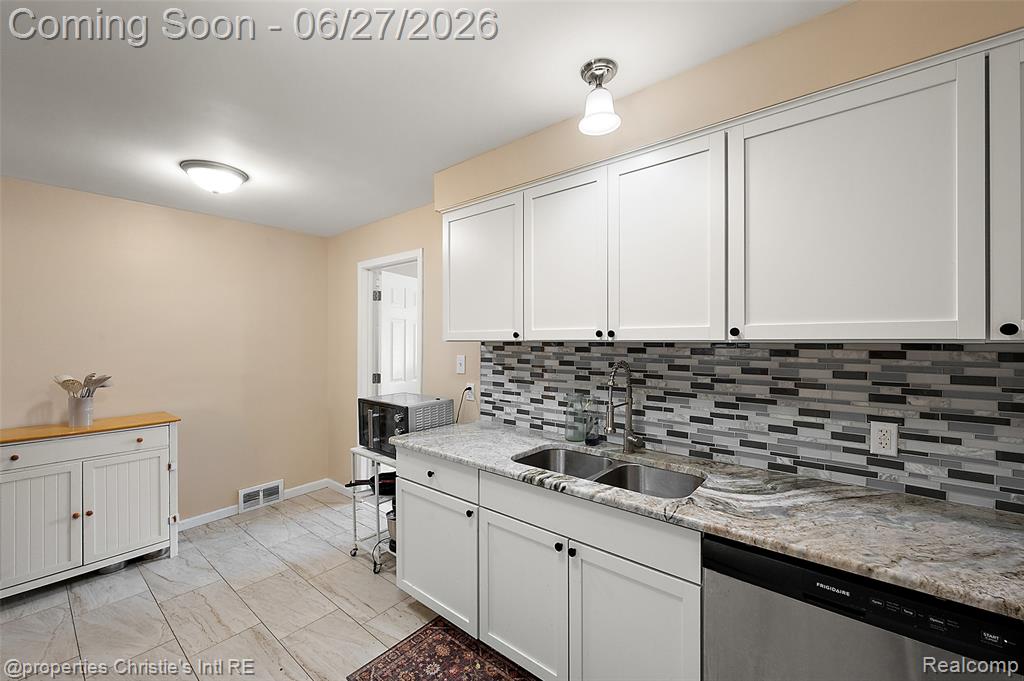 15654 Juliana Avenue, Eastpointe, MI 48021 — Photo 12
