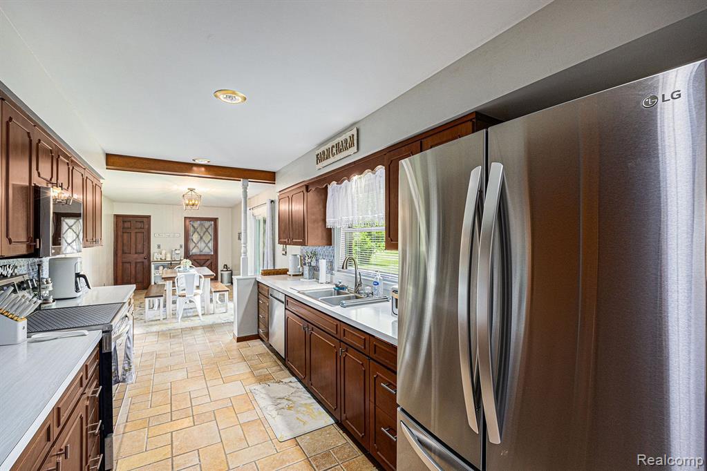 550 N GLASSFORD Street, Capac, MI 48014 — Photo 13