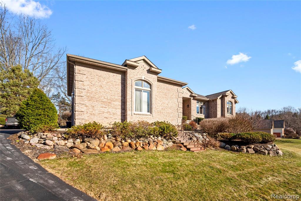 9833 Rolling Greens Drive, Pinckney, MI 48169 — Photo 2