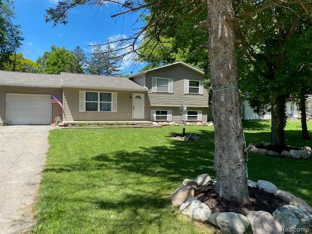 9523 Waite Drive, Fenton, MI 48430 — Photo 4