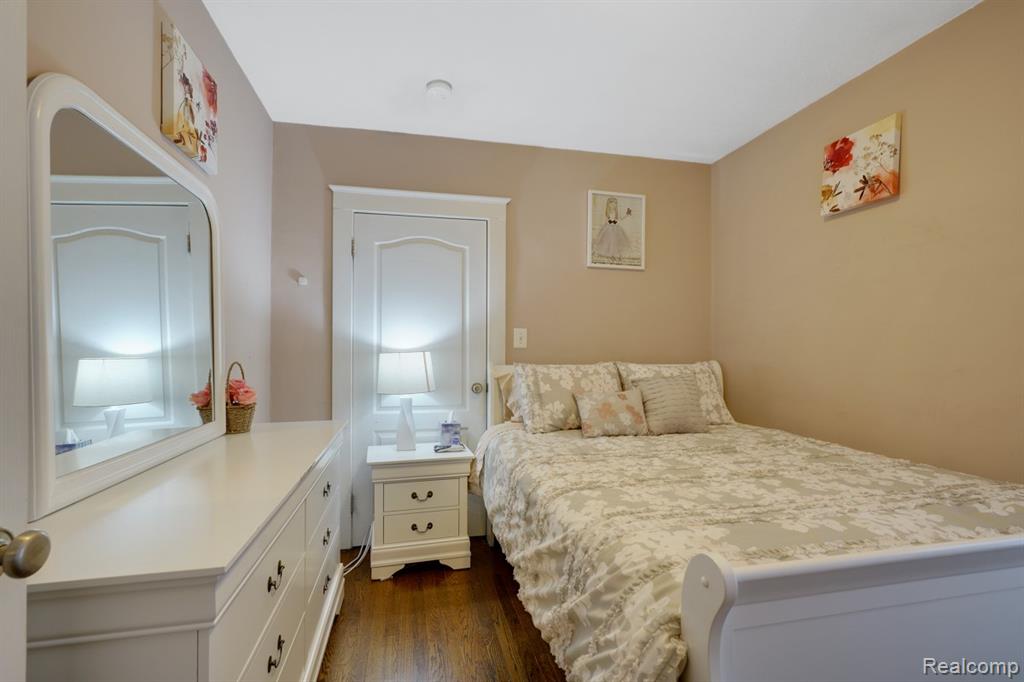 832 Pinecrest Drive E, Fenton, MI 48220 — Photo 9