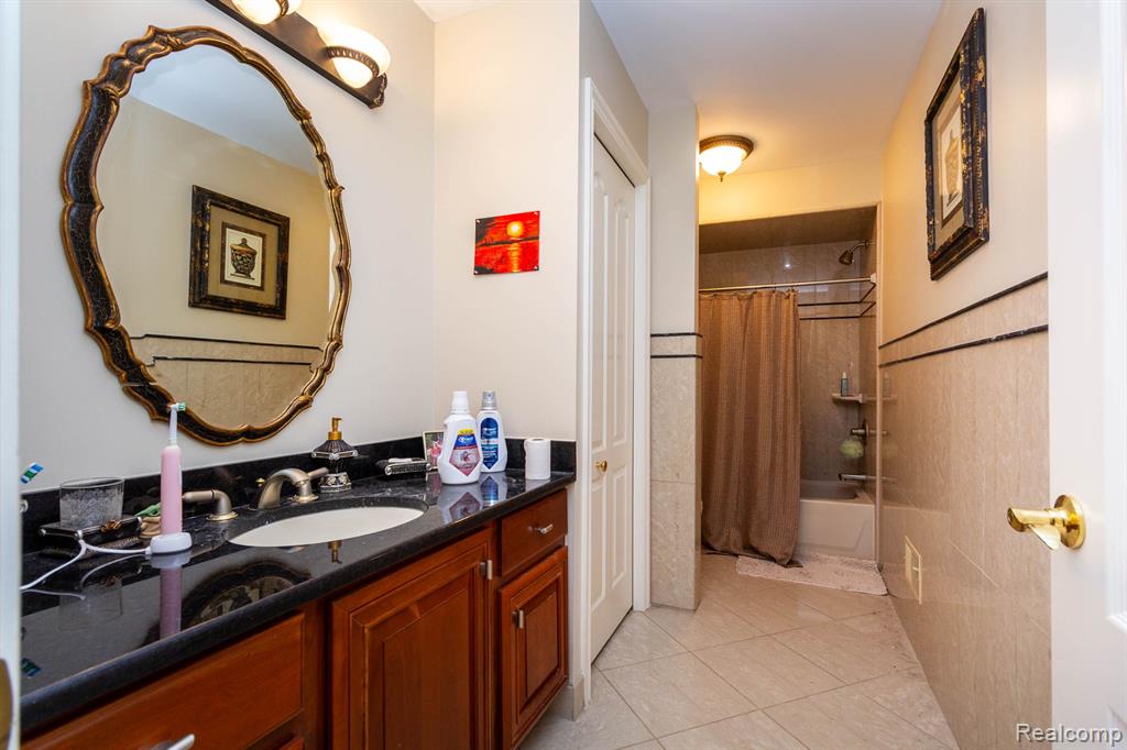 49759 Lakebridge Drive, Shelby Twp, MI 48315 — Photo 42