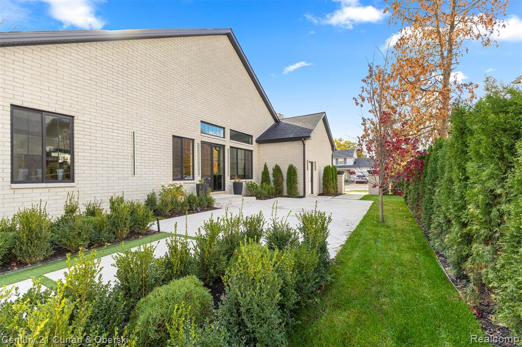 2211 Golfview Drive, Dearborn, MI, 48128