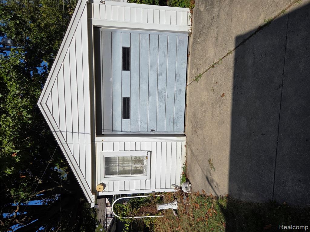 2138 Ridgemont Road, Grosse Pointe Woods, MI 48236 — Photo 13