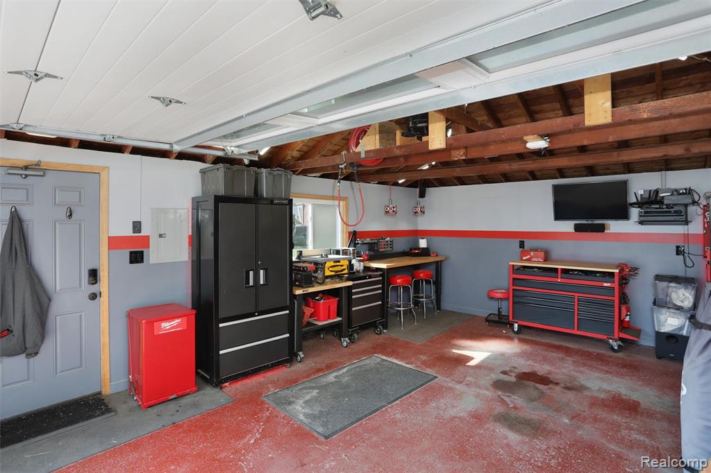 9912 Deering Street, Livonia, MI 48150 — Photo 28