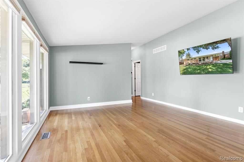 9971 Hartel Court, Livonia, MI 48150 — Photo 5