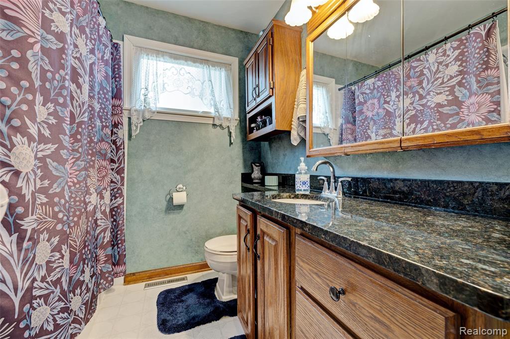 6437 Oriole Drive, Flint, MI 48506 — Photo 21