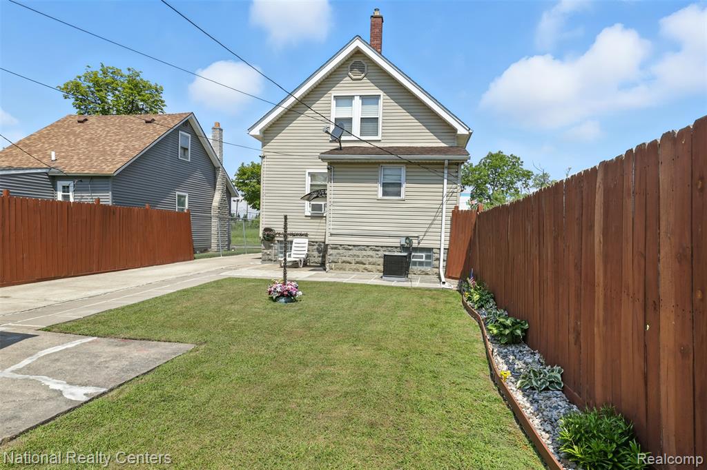 1041 Adeline Street, Highland Park, MI 48203 — Photo 24