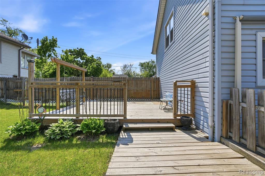 635 Lounsbury Avenue, Pontiac, MI 48340 — Photo 27
