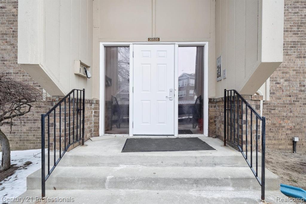 30535 W 14 MILE Road, 20, Farmington Hills, MI 48334 — Photo 4