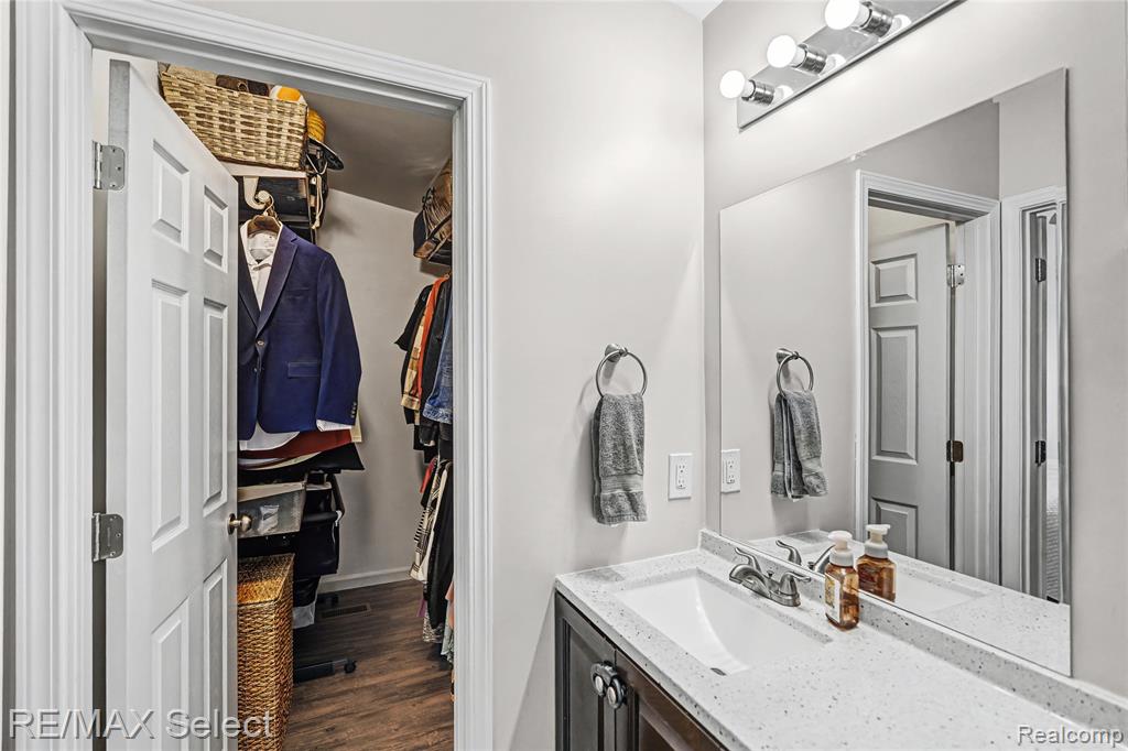 10311 Walnut Shores Drive, Fenton, MI 48430 — Photo 27