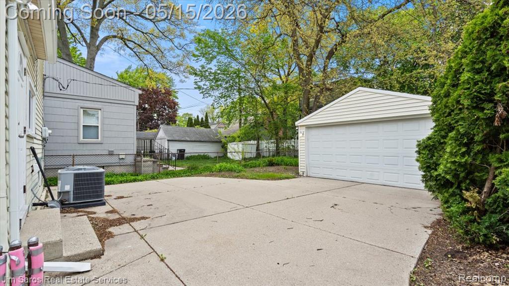 124 Muir Road, Grosse Pointe Farms, MI 48236 — Photo 17
