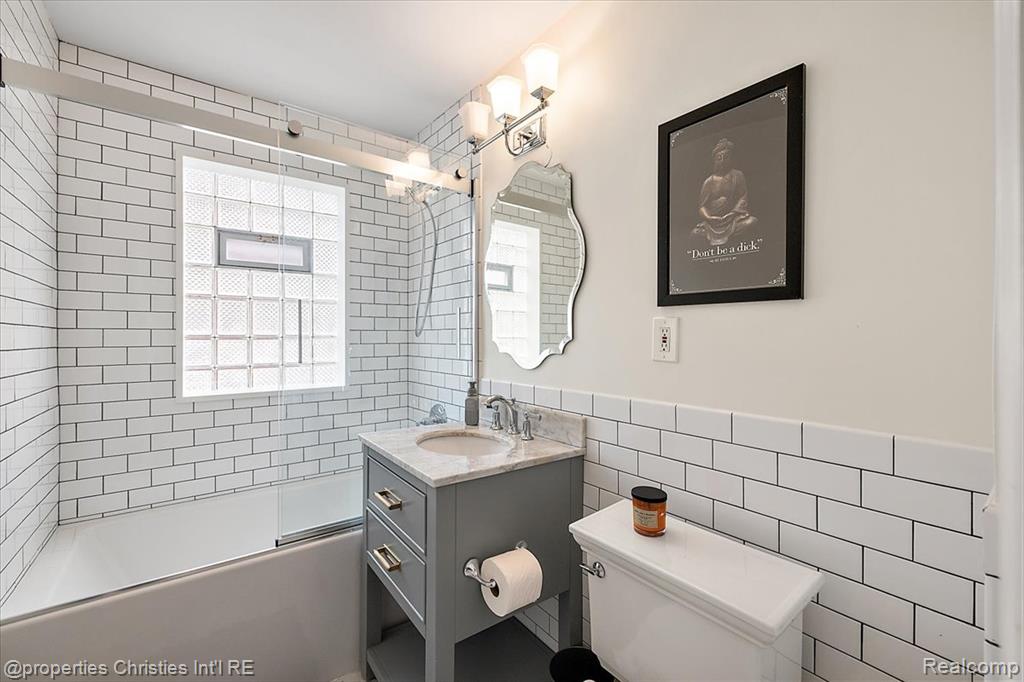 559 E Southlawn Boulevard, Birmingham, MI 48009 — Photo 17