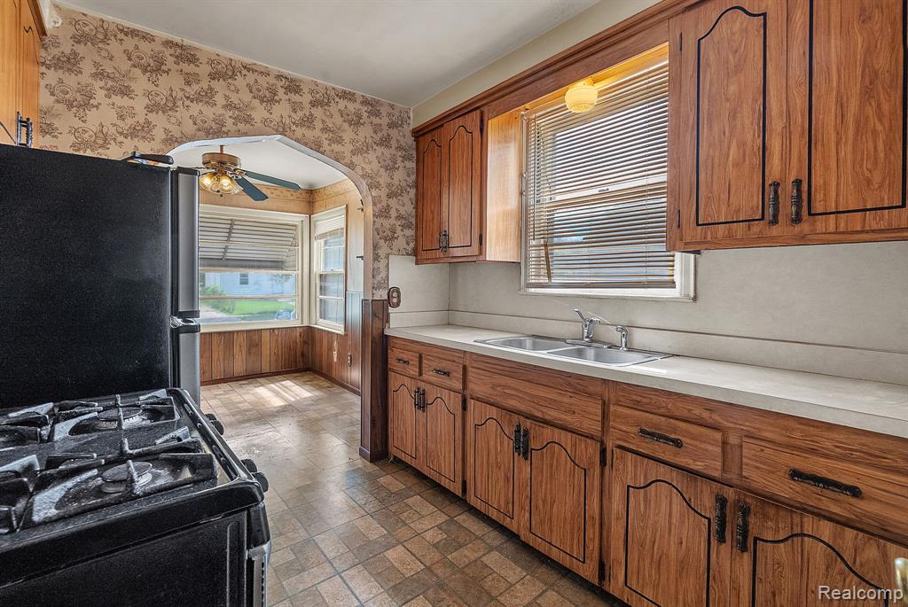 7819 Greenview Avenue, Detroit, MI 48228 — Photo 9