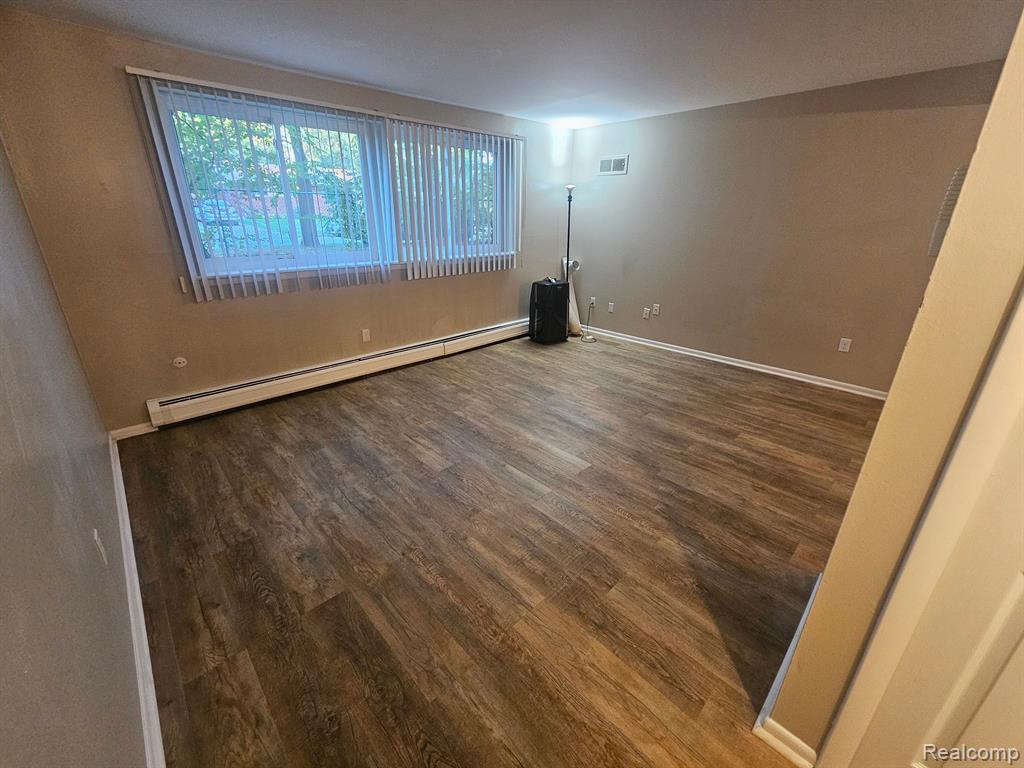 7394 CENTRAL Street, 2, Westland, MI — Photo 2