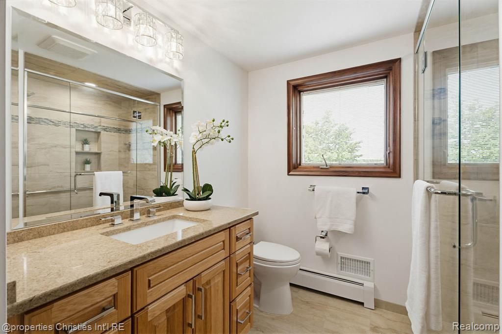 2825 Sylvan Shores Drive, Waterford, MI 48328 — Photo 24