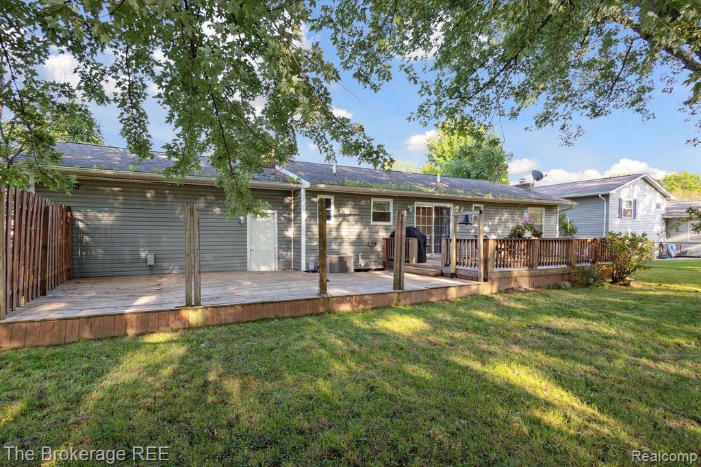 7092 FAIRGROVE Drive, Swartz Creek, MI 48473 — Photo 23