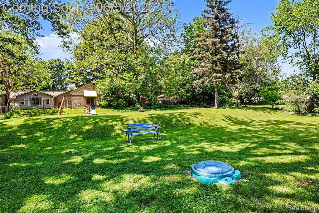 5603 Hallendale Road, Haslett, MI 48840 — Photo 22
