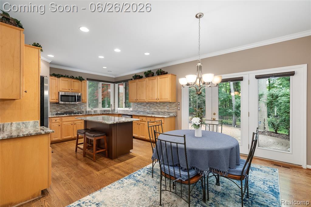 2176 Oakwood Drive, Troy, MI 48085 — Photo 11