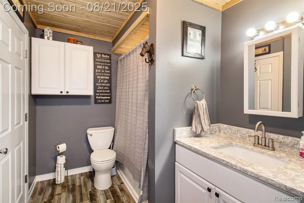 9301 Big Lake Road, Clarkston, MI — Photo 10