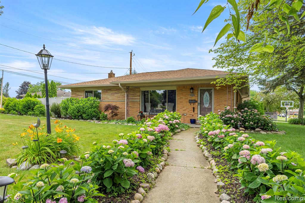 8570 Rockland Street, Dearborn Heights, MI 48127 — Photo 2