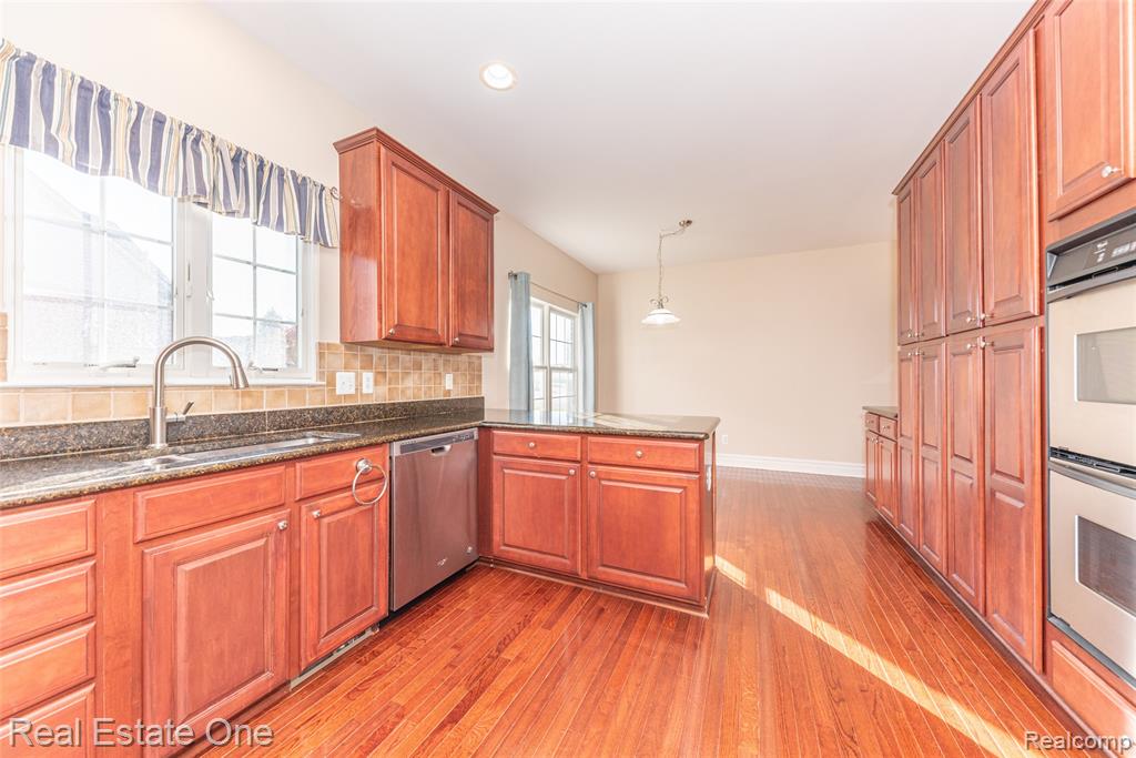 26610 Valhalla Drive, Farmington Hills, MI 48331 — Photo 26