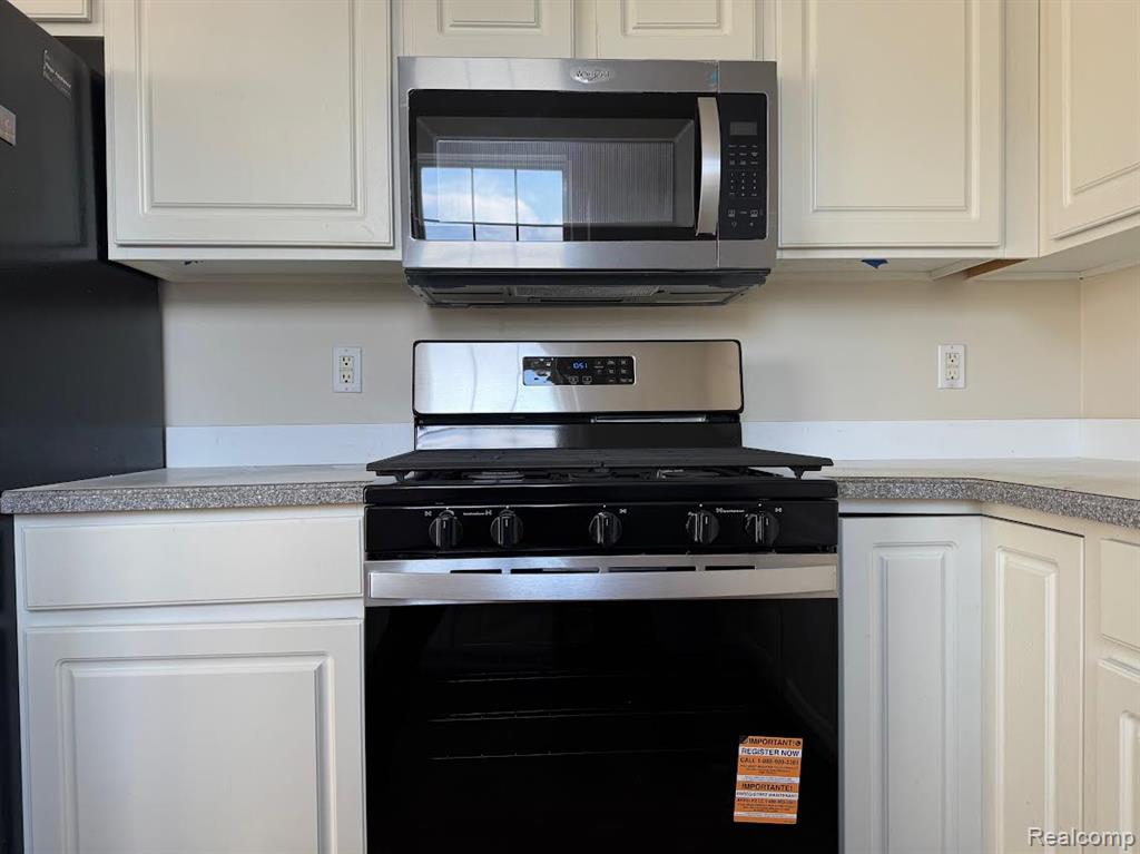 4790 MADDIE Lane, Dearborn, MI 48126 — Photo 7