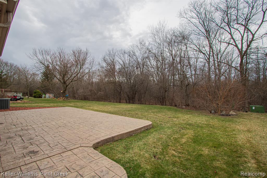 19170 Dawnshire Drive, Brownstown, MI 48193 — Photo 40