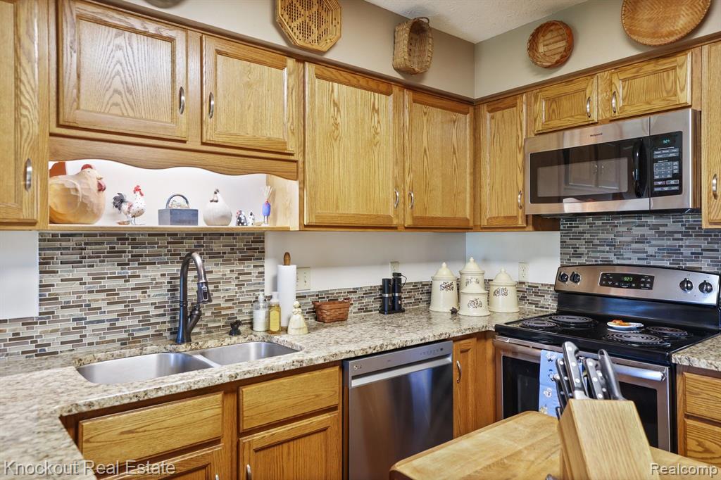 57 PINE GROVE Drive, Frankenmuth, MI 48734 — Photo 17