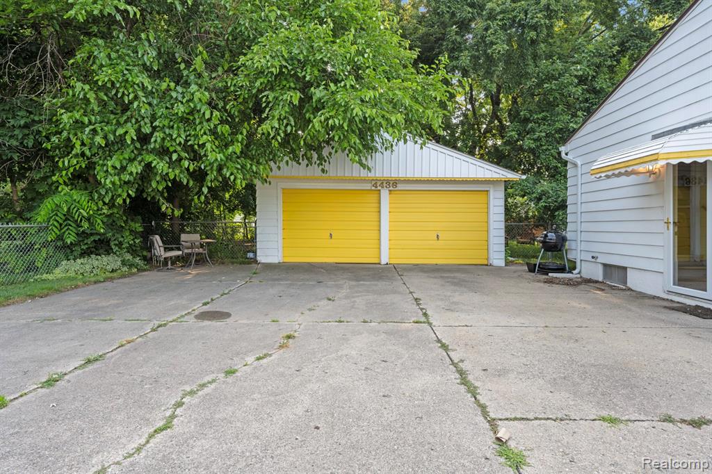 4436 Carmanwood Drive, Flint, MI 48507 — Photo 4