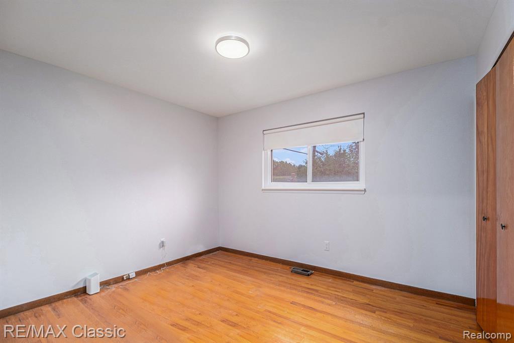 4909 DICKSON Drive, Sterling Heights, MI 48310 — Photo 14