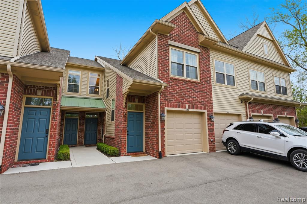 606 Pointe Drive, Walled Lake, MI 48390 — Photo 3
