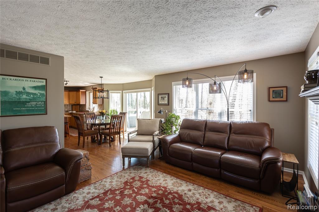 7988 Hillside Lakes Drive, Brighton, MI 48116 — Photo 4