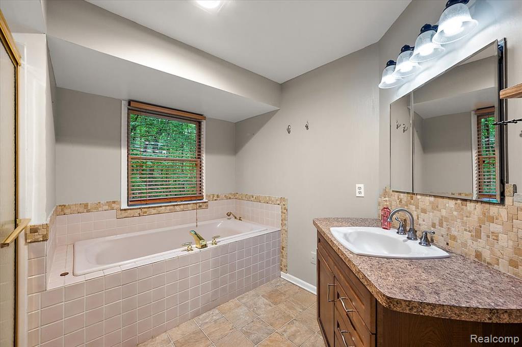 670 Rolling Acres Drive, Ortonville, MI 48462 — Photo 34