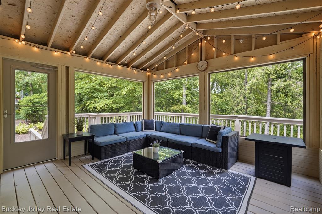 7829 Hillside Lakes Drive, Brighton, MI 48116 — Photo 4