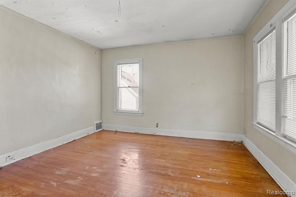 95 AHRENS Street, Mount Clemens, MI 48043 — Photo 17